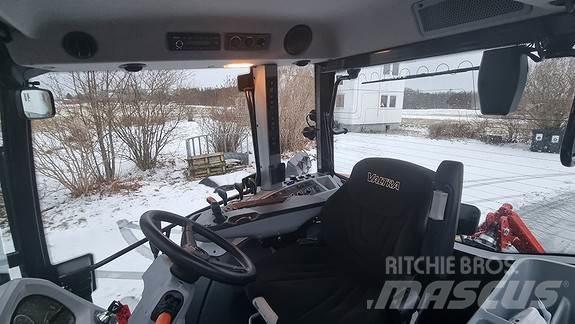 Valtra G135A Traktori