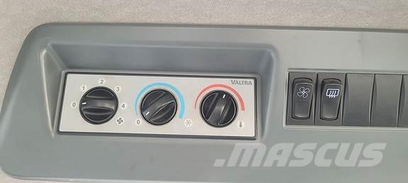 Valtra N163 Traktori
