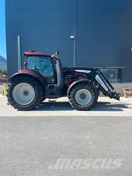 Valtra T214 Traktori
