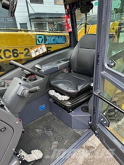  XC6-2506E Teleskopiskie manipulatori