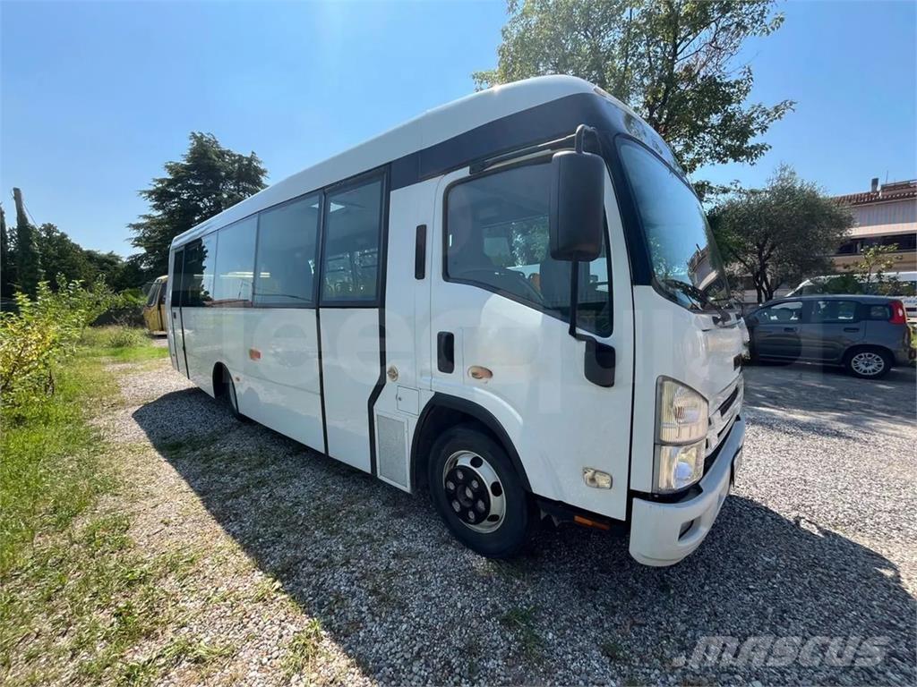 Isuzu P65 Tūrisma autobusi