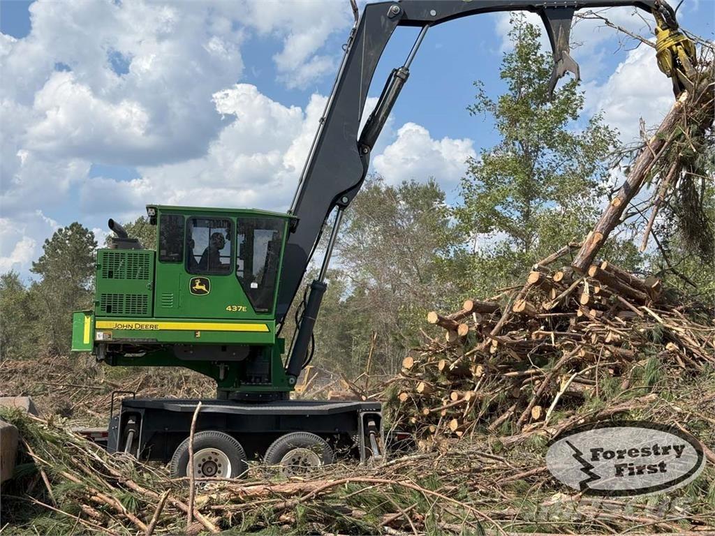 John Deere 437E Baļķu iekrāvēji