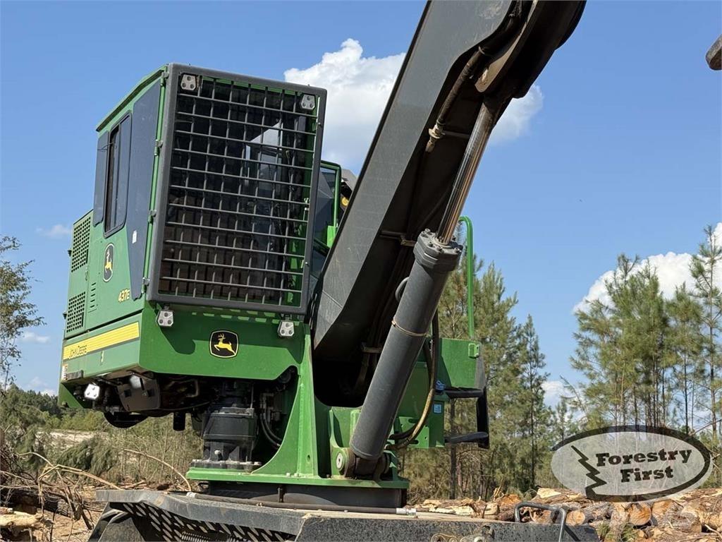 John Deere 437E Baļķu iekrāvēji
