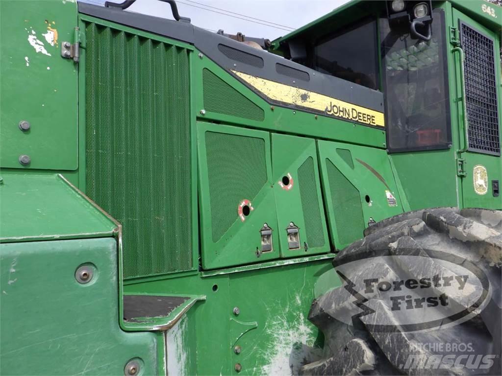 John Deere 643L Zaru savācēji