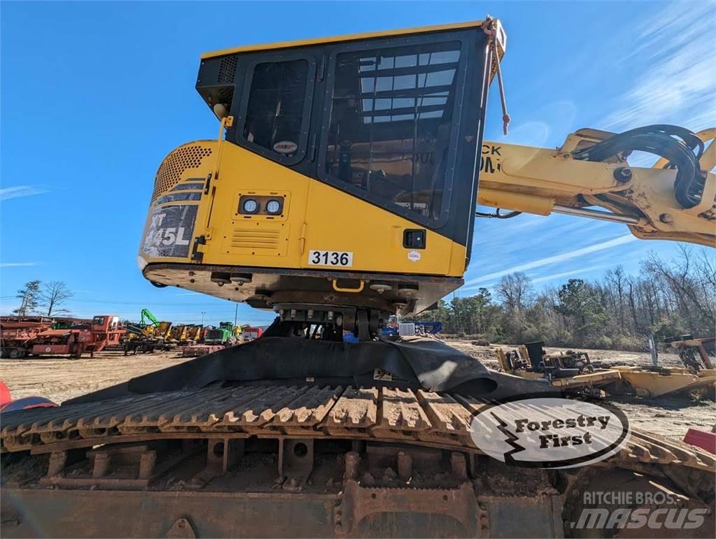 Komatsu XT445L-3 Zaru savācēji