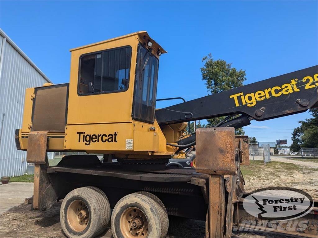 Tigercat 250D Baļķu iekrāvēji
