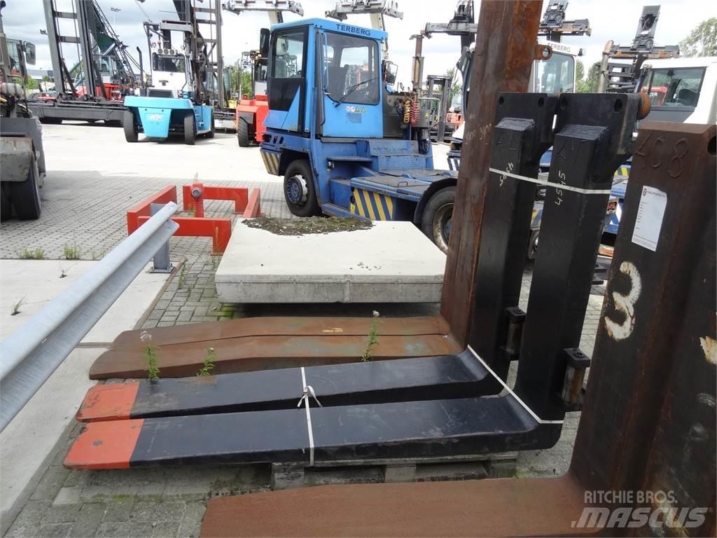 Kalmar DCG330-12 Tehnika ar dīzeļa dzinēju