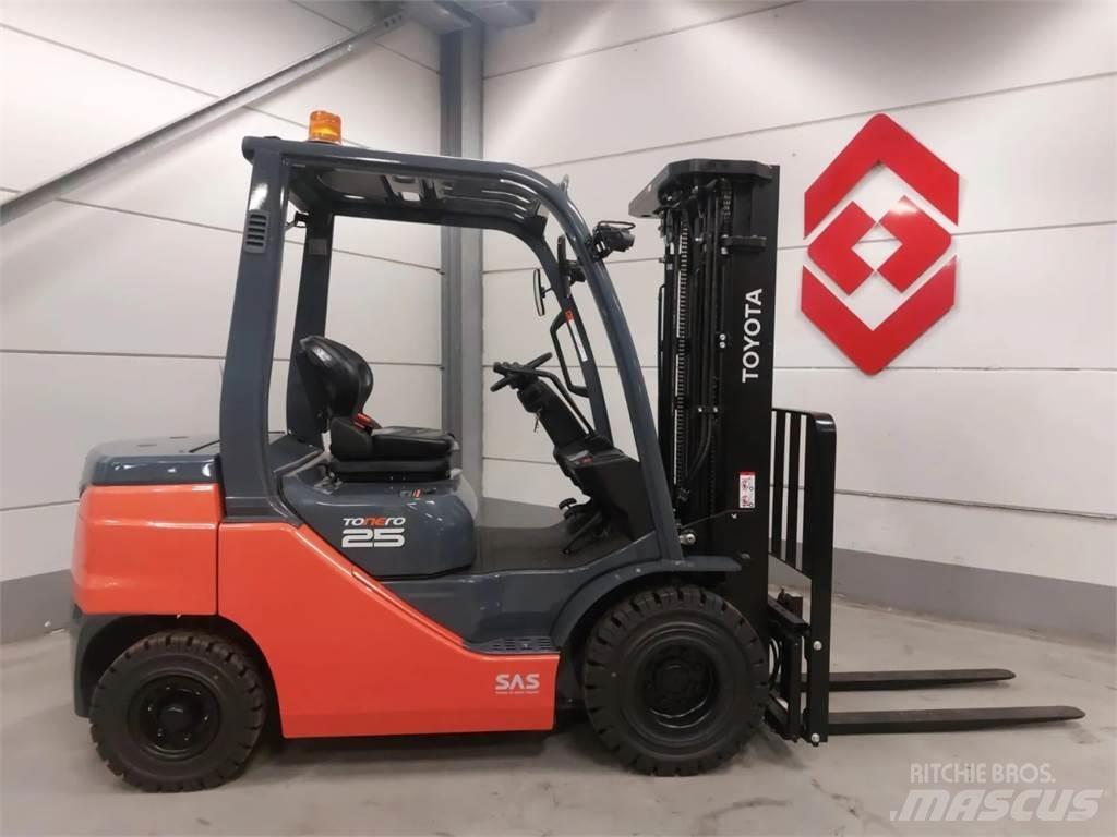 Toyota 52-8FDF25 Tehnika ar dīzeļa dzinēju