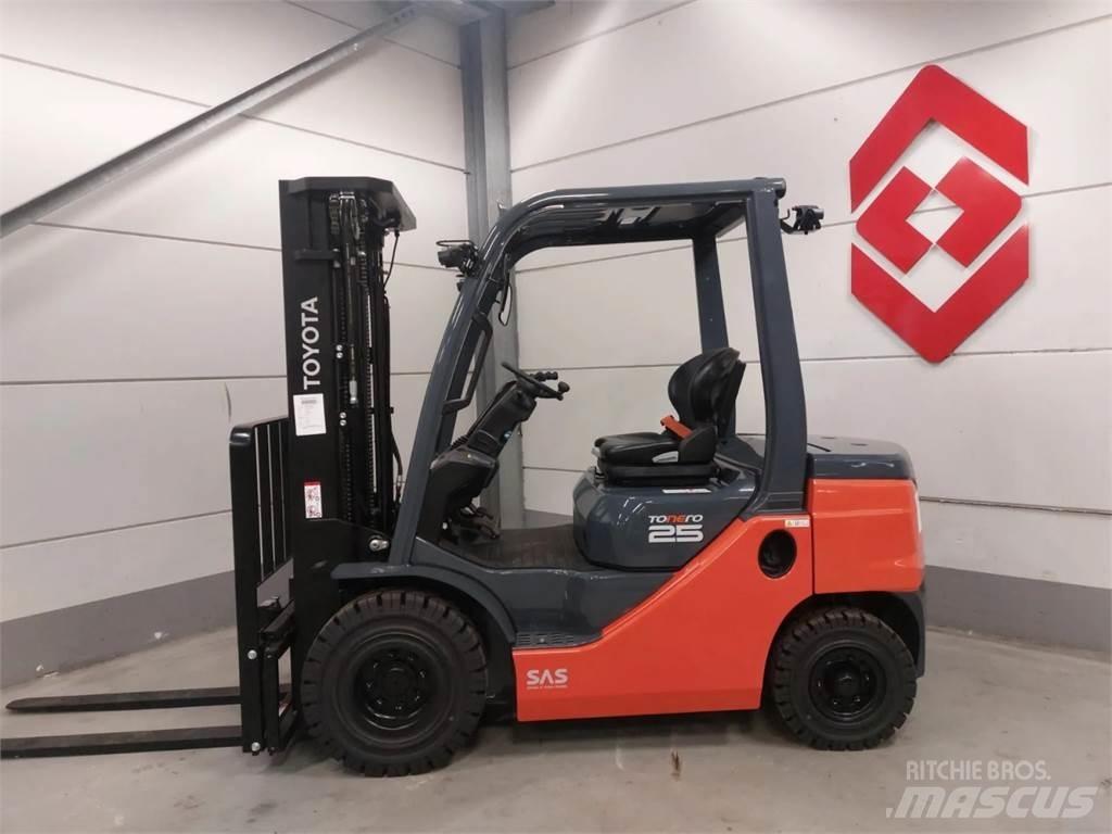 Toyota 52-8FDF25 Tehnika ar dīzeļa dzinēju