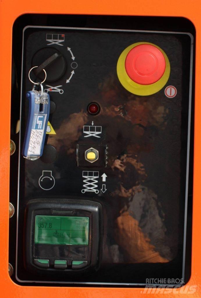 JLG ERT-4769 Šķerveida pacēlāji