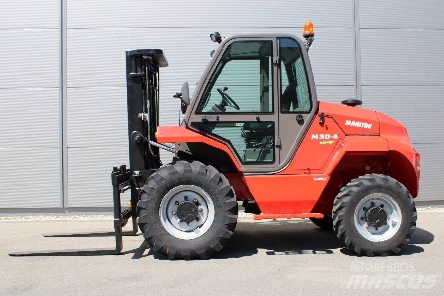 Manitou M 30-4 Apvidus autokrāvējs