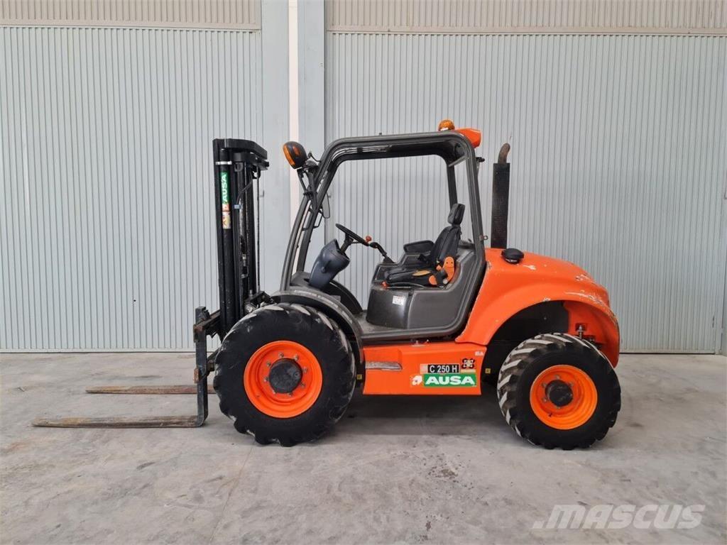 Ausa C250H Apvidus autokrāvējs