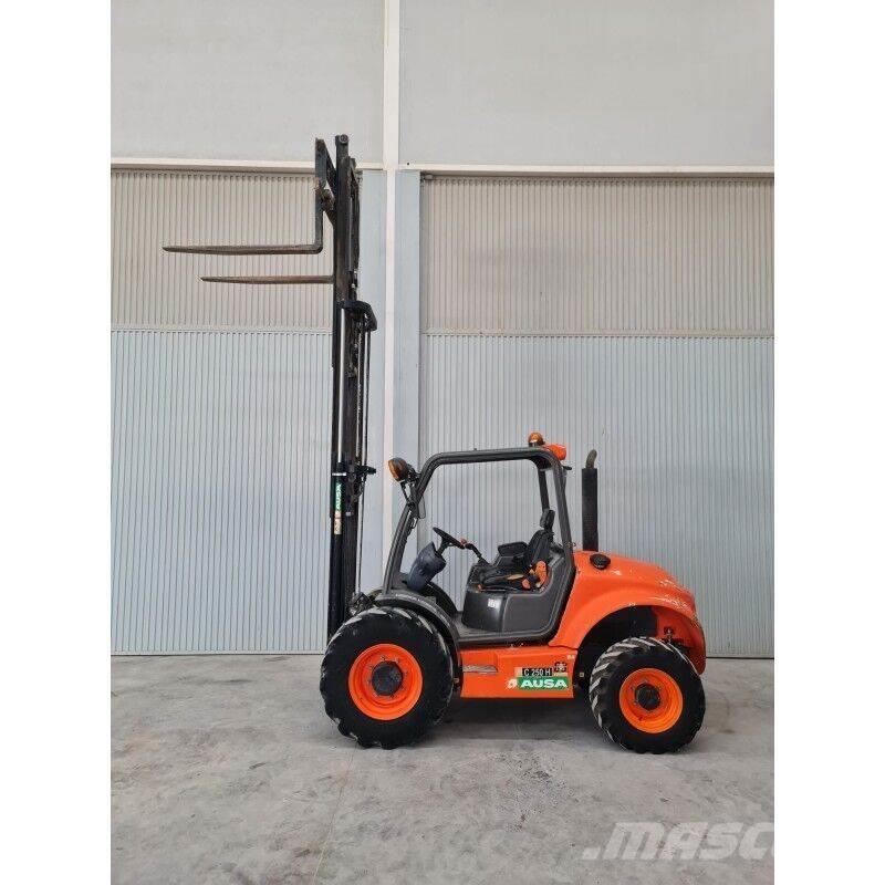 Ausa C250H Apvidus autokrāvējs