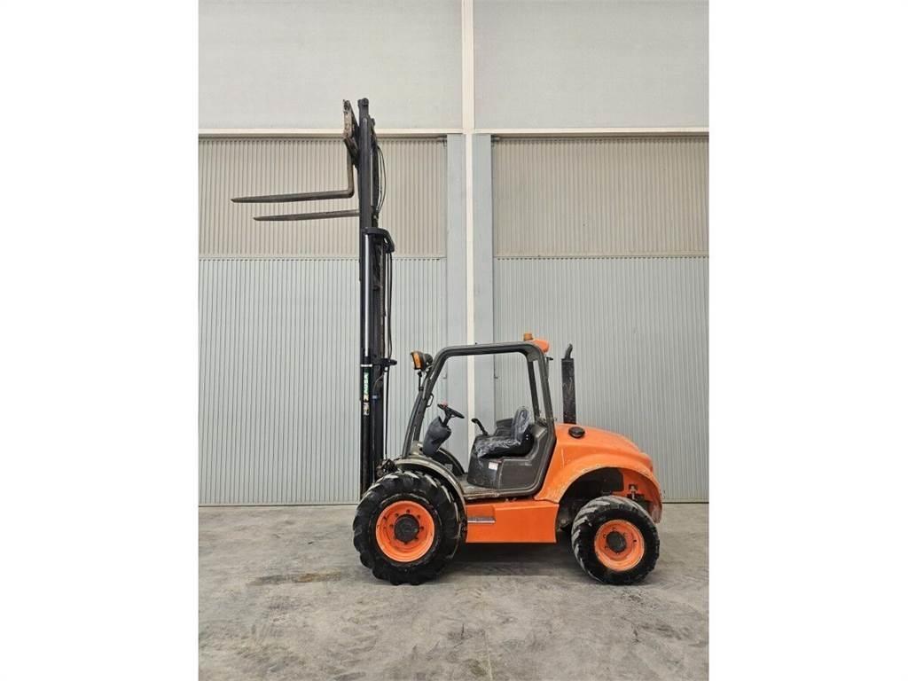 Ausa C250H Apvidus autokrāvējs