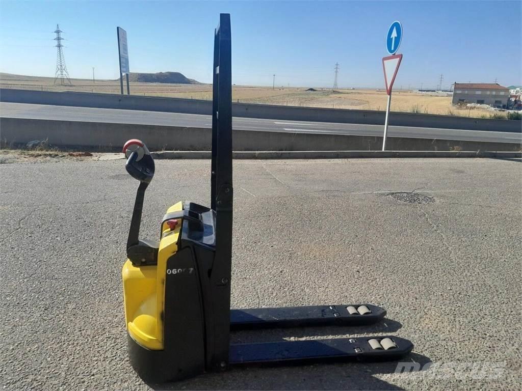 Hyster P1.6 Zemie palešu pacēlāji