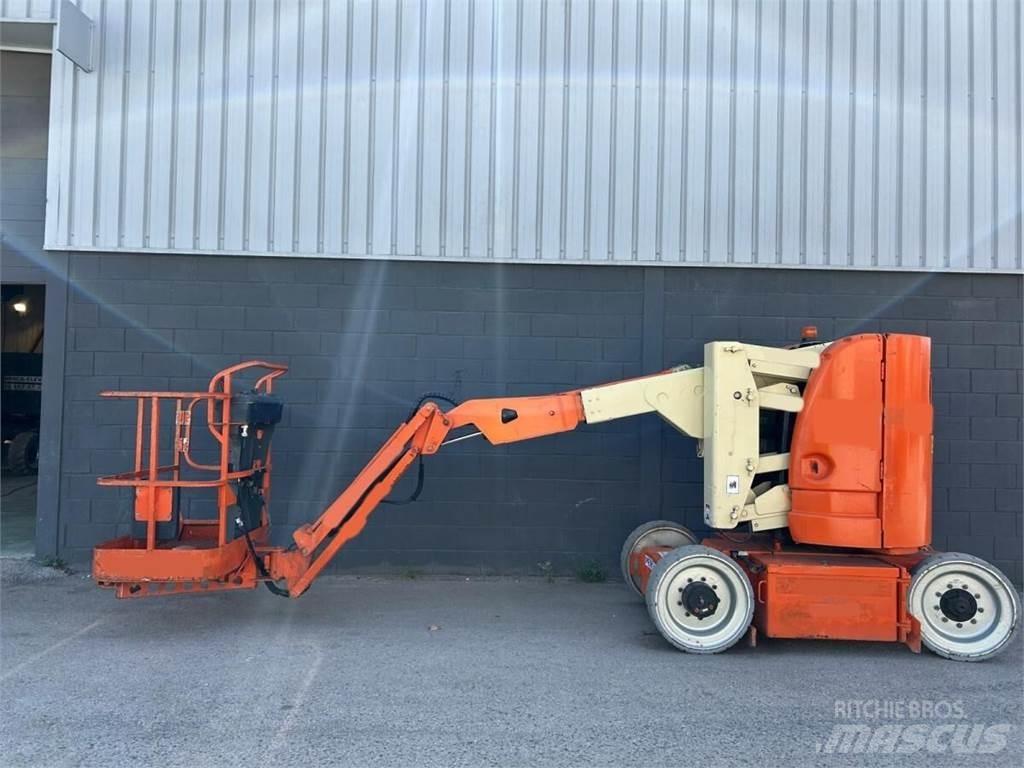JLG E300AJ Strēles pacēlāji