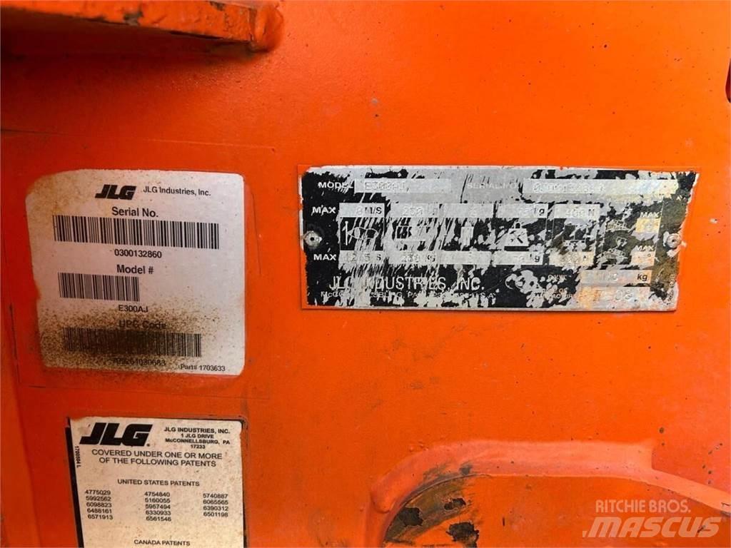 JLG E300AJ Strēles pacēlāji