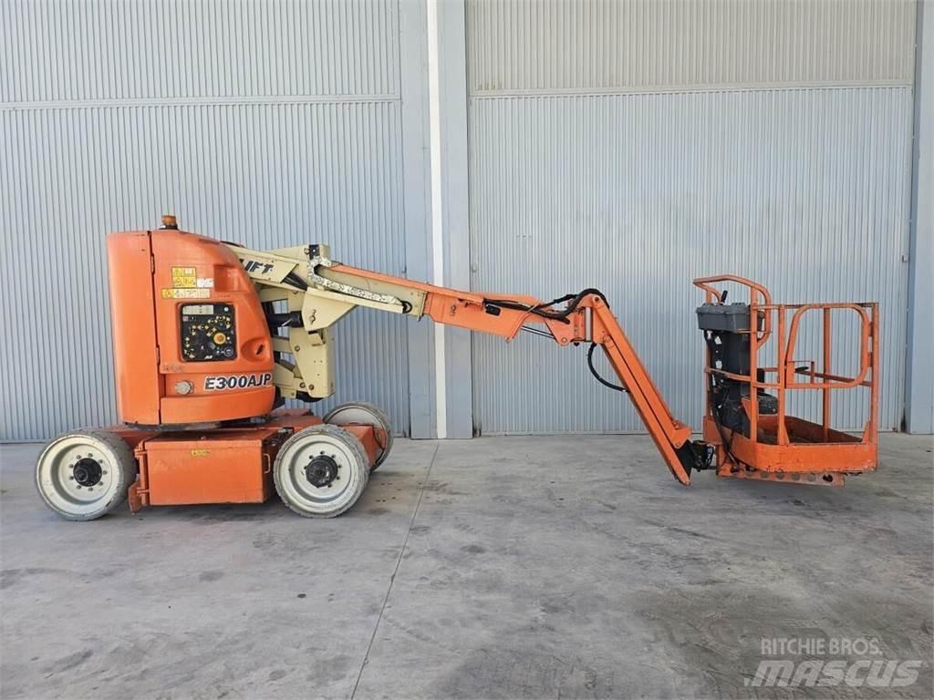JLG E300AJP Strēles pacēlāji