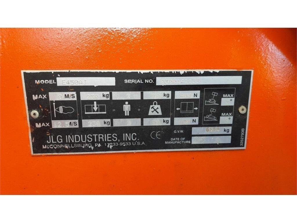 JLG E450AJ Strēles pacēlāji