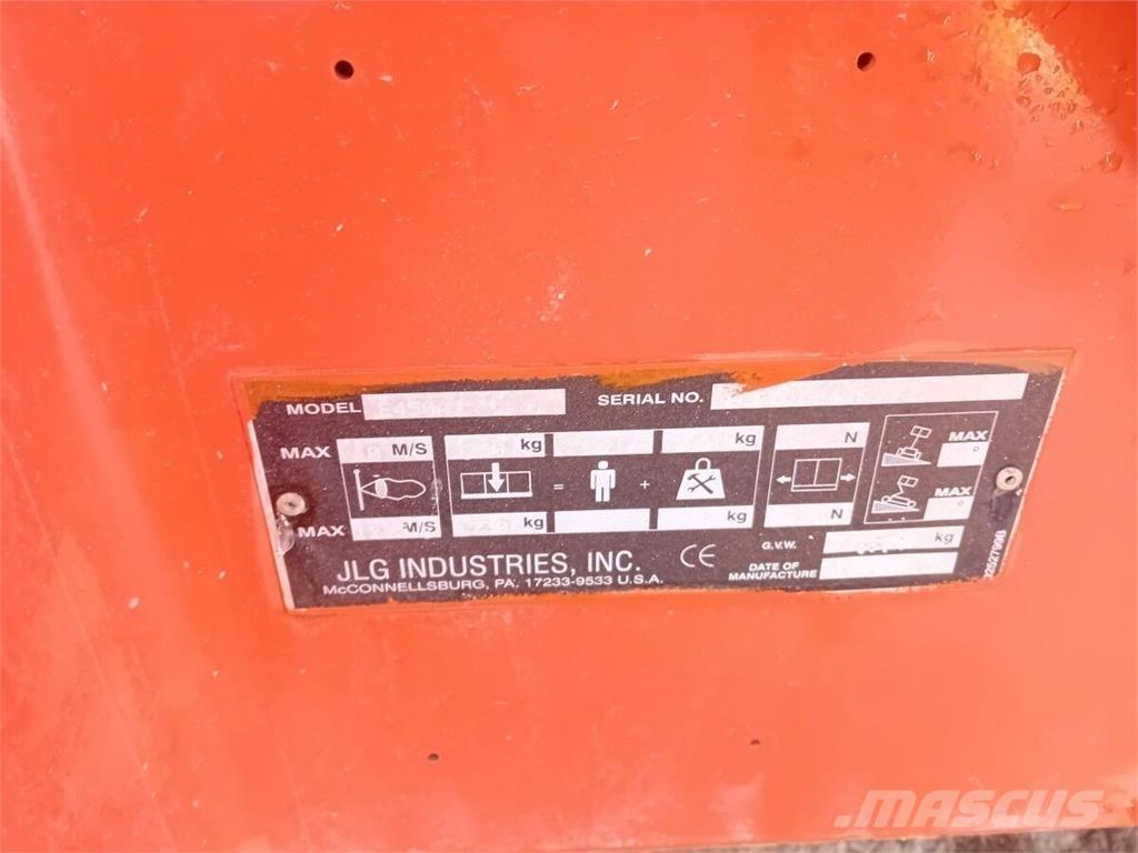 JLG E450AJ Strēles pacēlāji