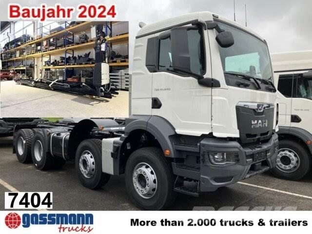 MAN 41.440 8x4 BB Treileri ar āķi