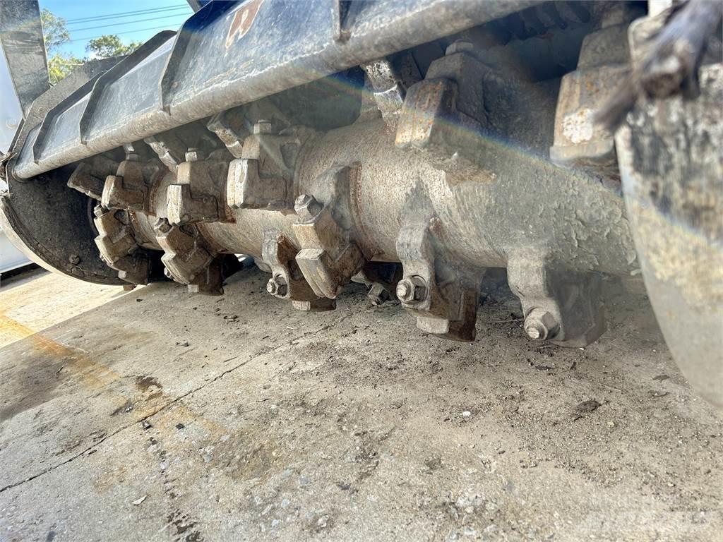 CAT 299D3 Lietoti riteņu kompaktiekrāvēji