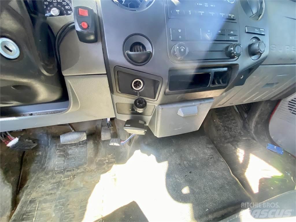Ford F250 Platformas/izkraušana no sāniem