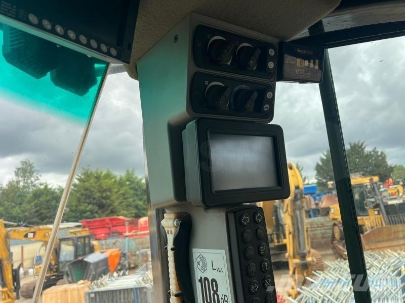CAT 972M Iekrāvēji uz riteņiem