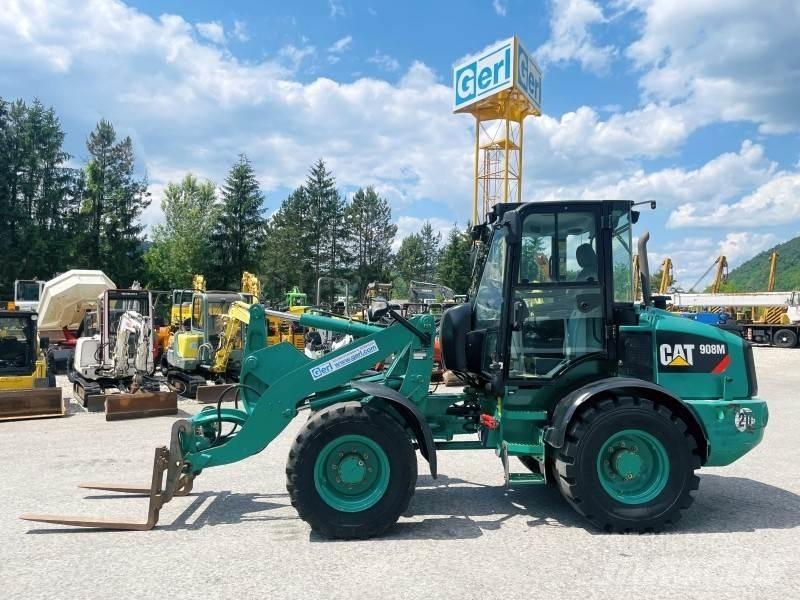 CAT 908M Iekrāvēji uz riteņiem