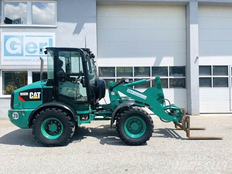 CAT 908M Iekrāvēji uz riteņiem