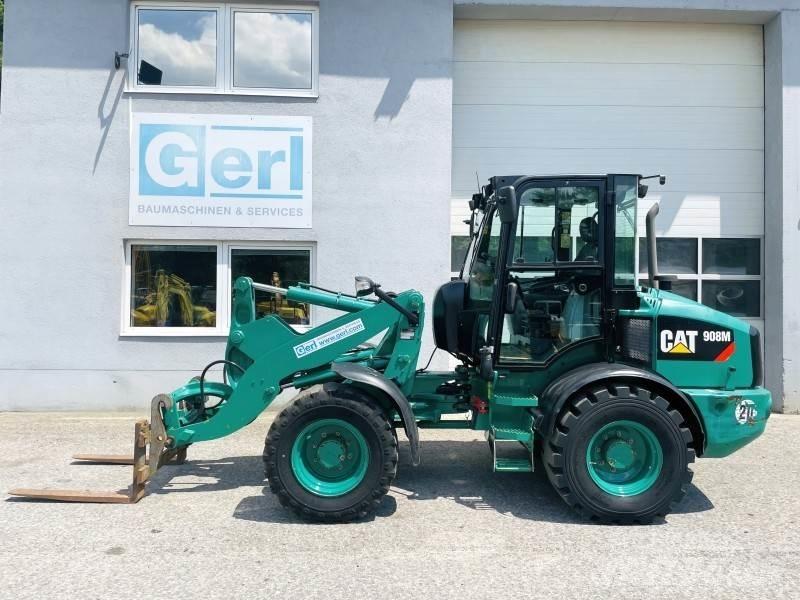 CAT 908M Iekrāvēji uz riteņiem