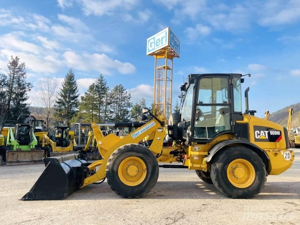 CAT 908M Iekrāvēji uz riteņiem
