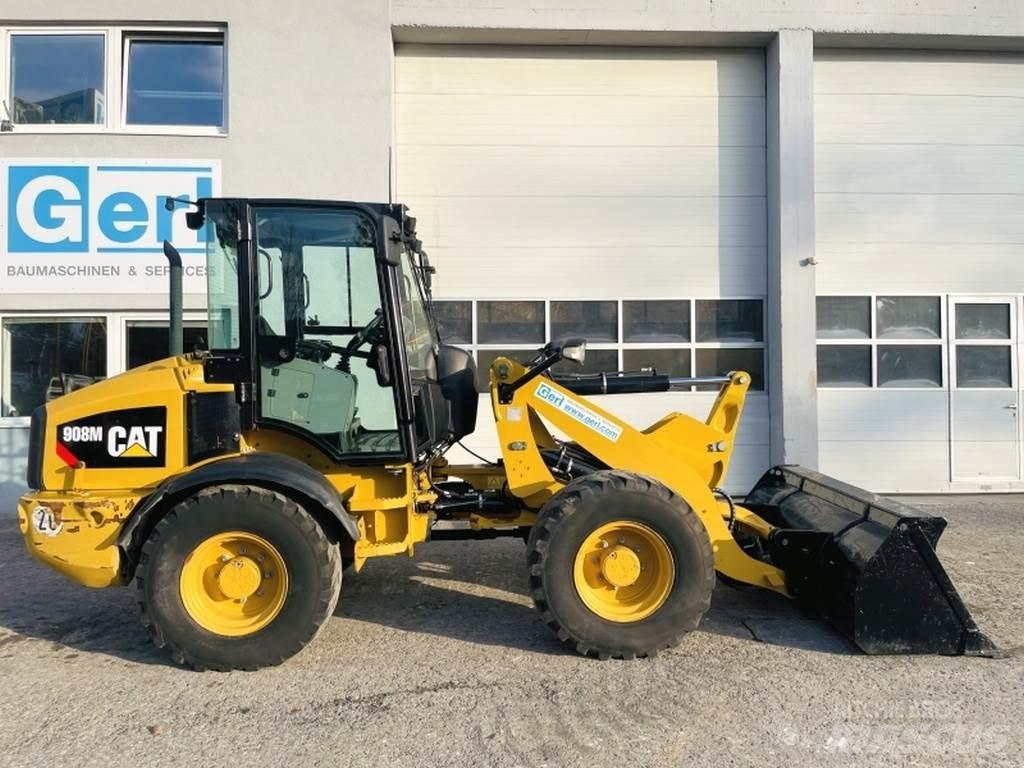 CAT 908M Iekrāvēji uz riteņiem