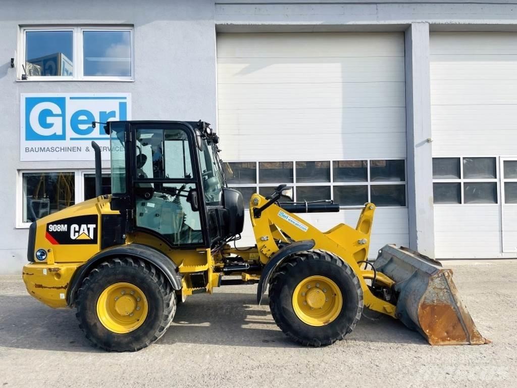 CAT 908M Iekrāvēji uz riteņiem