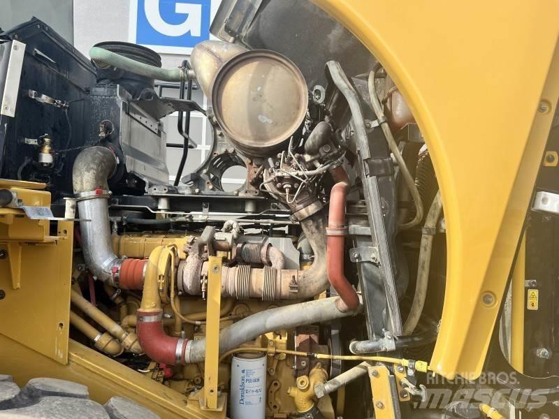 CAT 966 K Iekrāvēji uz riteņiem