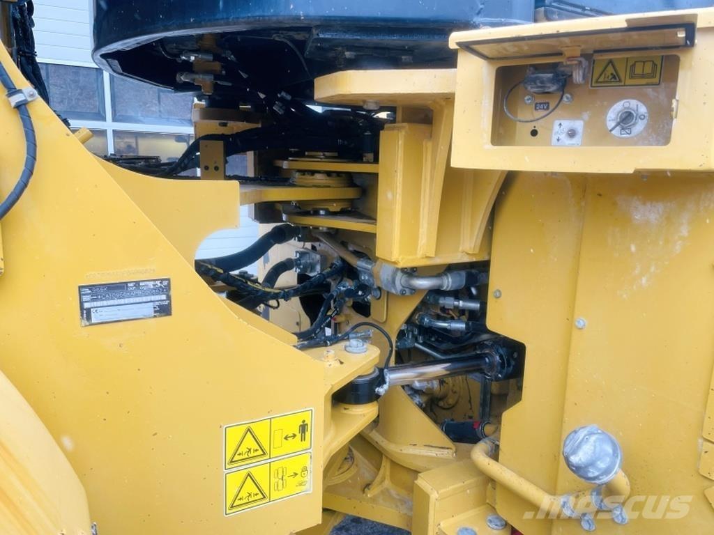 CAT 966K Iekrāvēji uz riteņiem