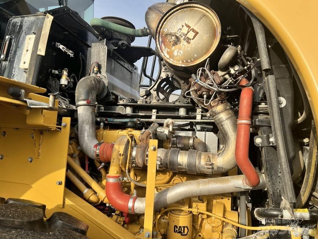 CAT 972 K Iekrāvēji uz riteņiem