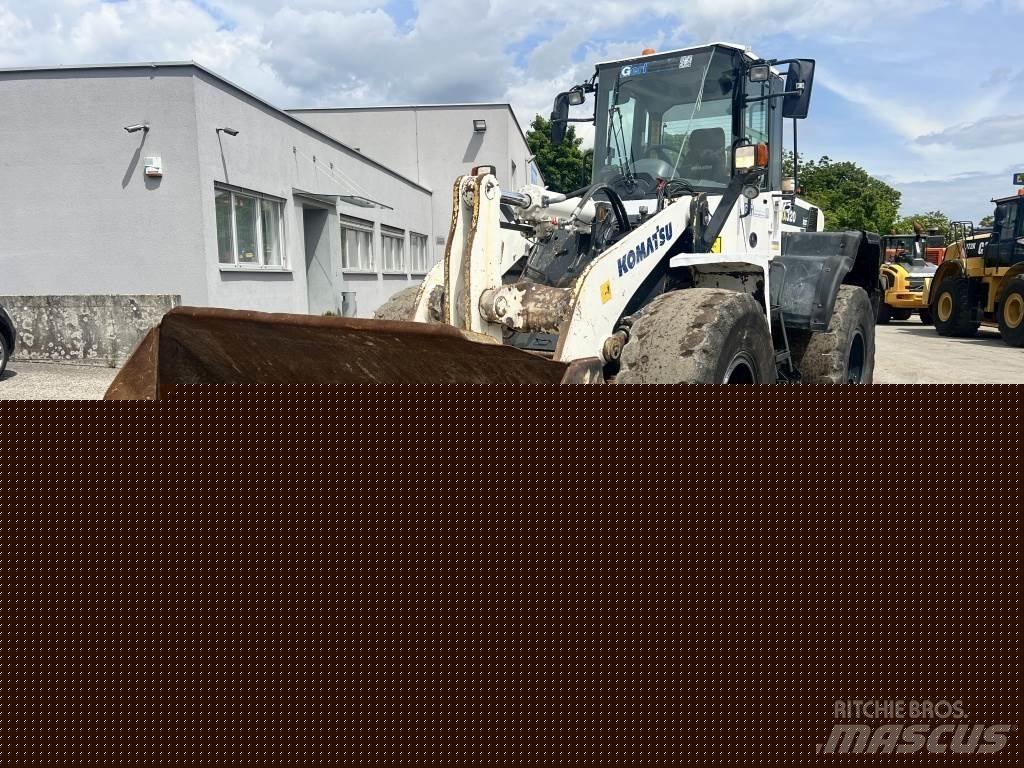 Komatsu WA 320-6 Iekrāvēji uz riteņiem