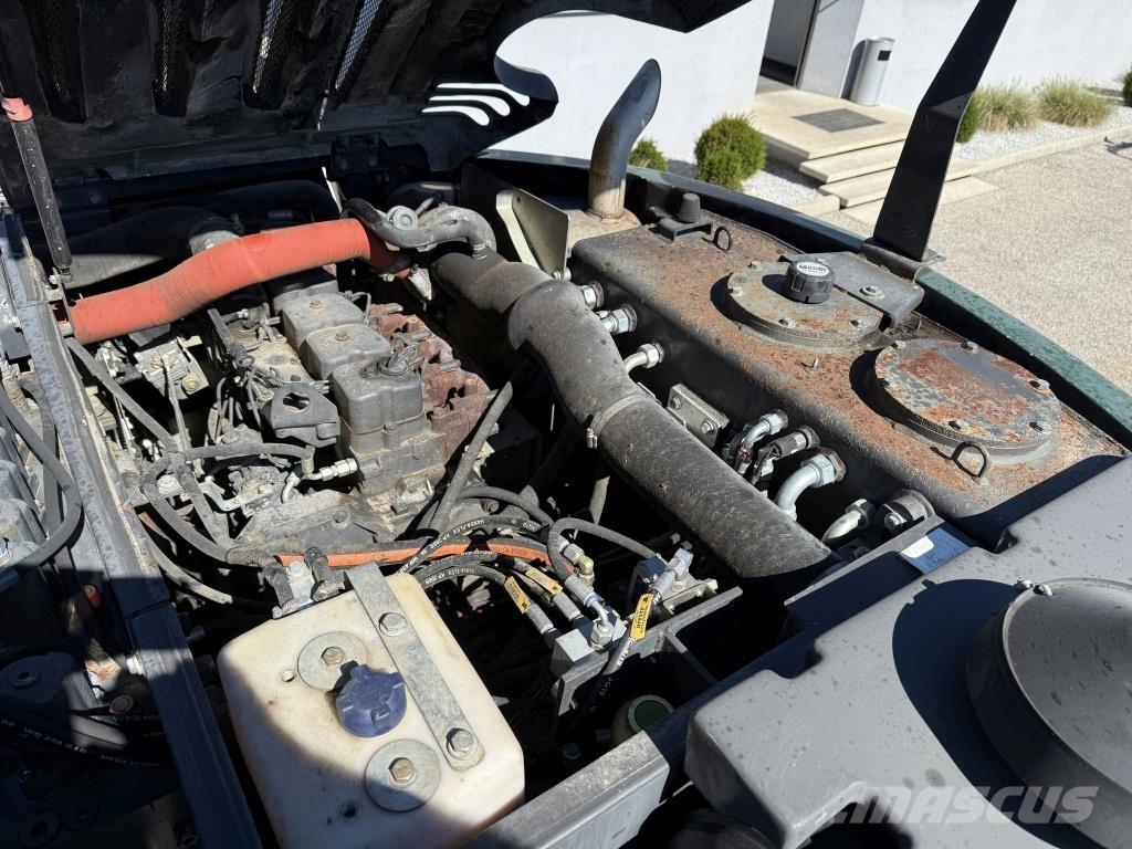 New Holland MH-Plus Ekskavatori uz riteņiem