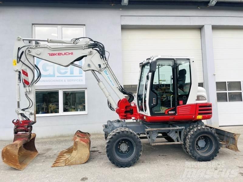 Takeuchi TB295W Ekskavatori uz riteņiem