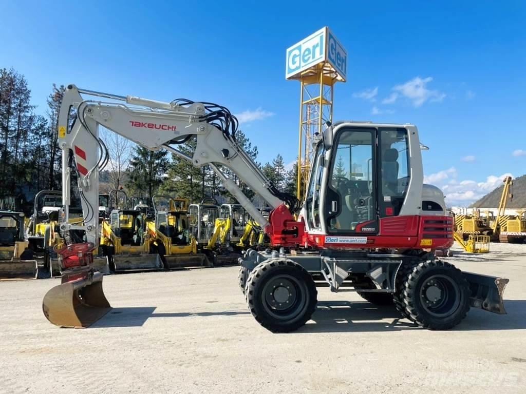 Takeuchi TB295W Ekskavatori uz riteņiem