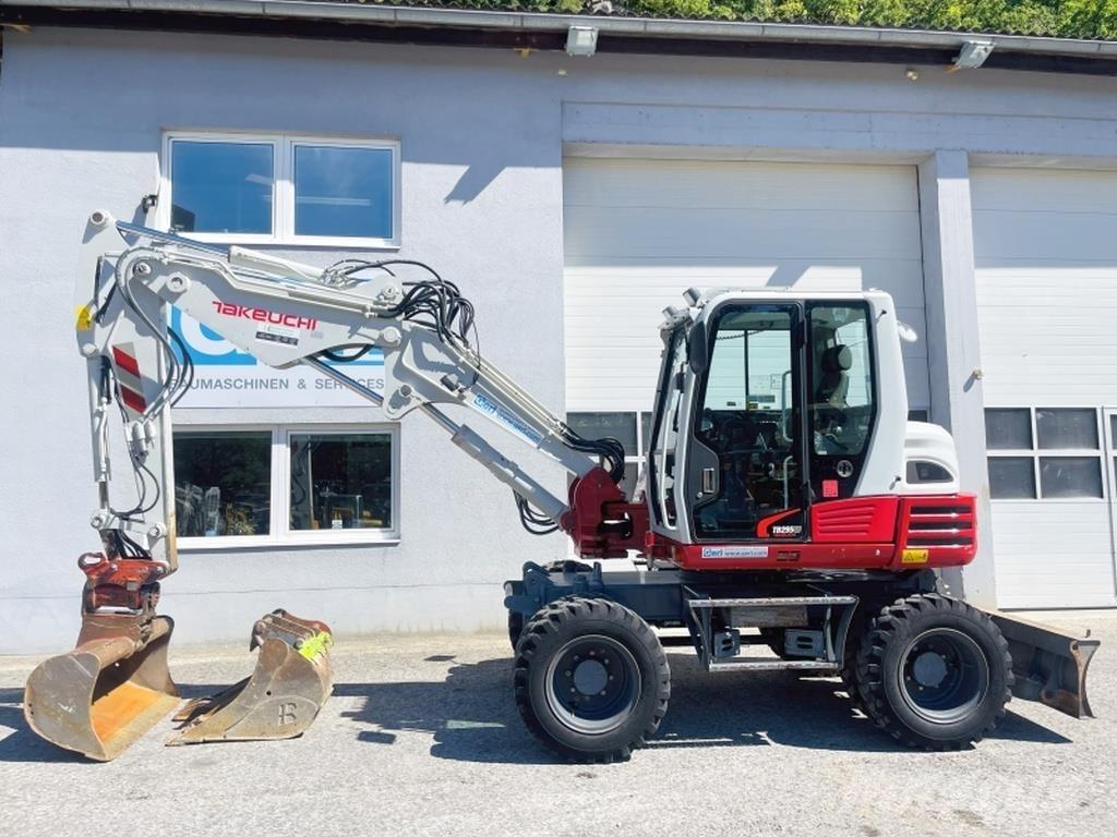 Takeuchi TB295W Ekskavatori uz riteņiem