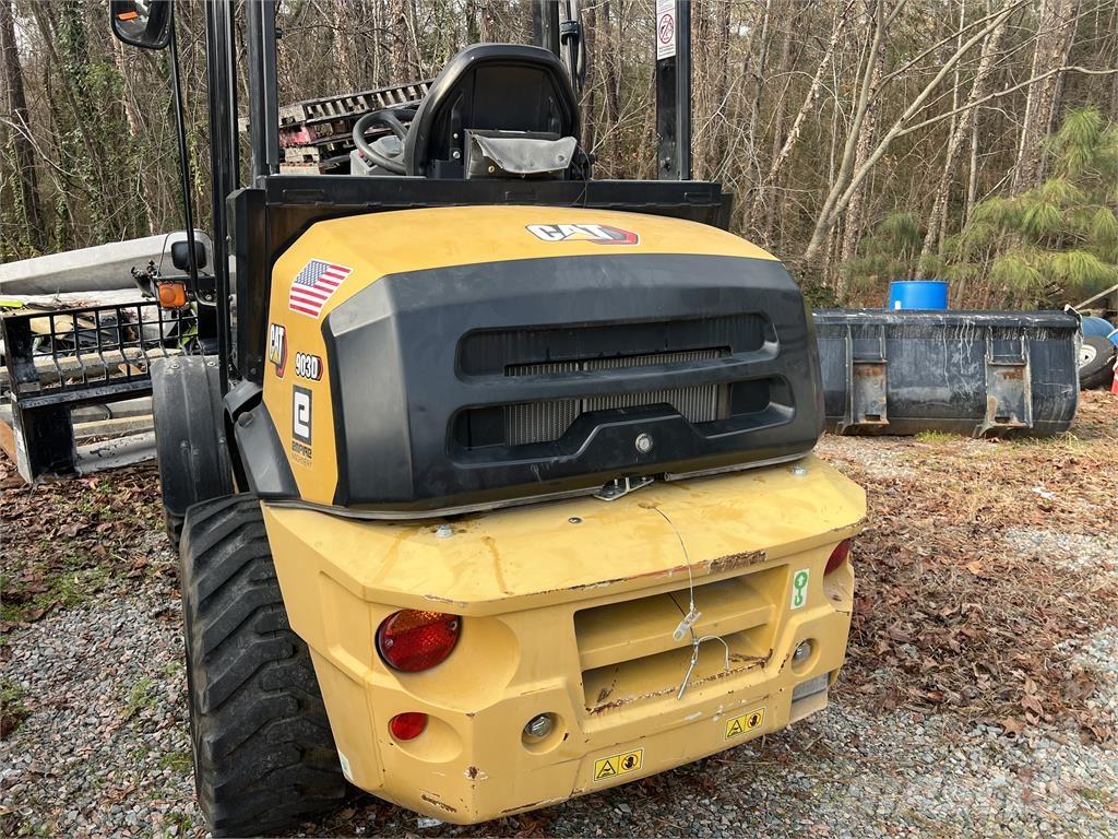 CAT 903D Iekrāvēji uz riteņiem