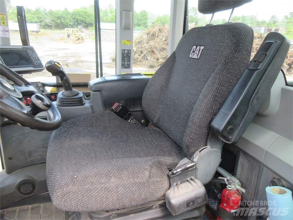 CAT 938M Iekrāvēji uz riteņiem