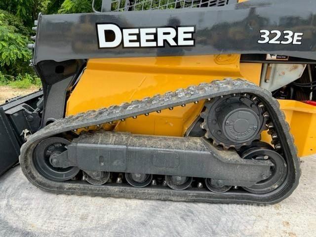John Deere 323E Lietoti riteņu kompaktiekrāvēji