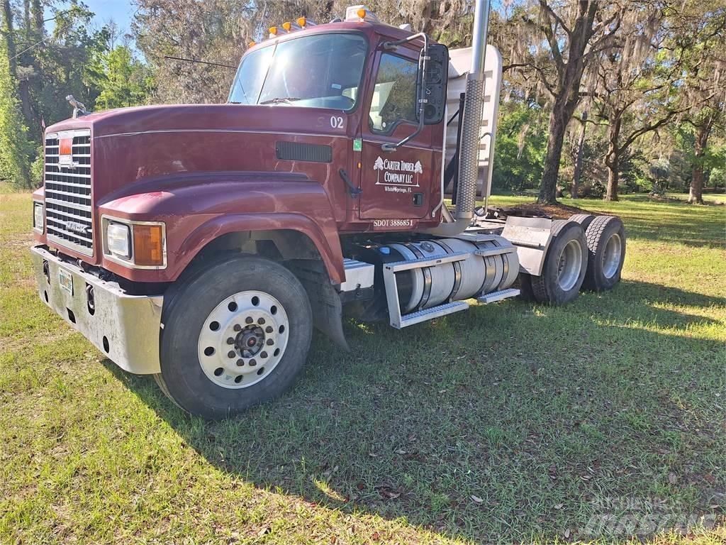 Mack CHU613 Vilcēji