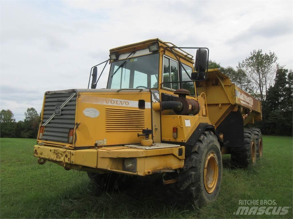 Volvo A25C Pašizgāzējs