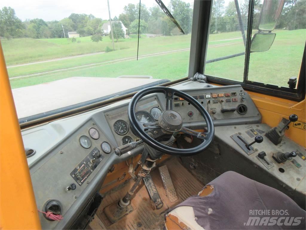 Volvo A25C Pašizgāzējs