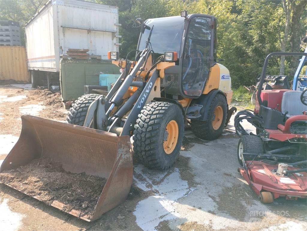 Volvo D20L Iekrāvēji uz riteņiem