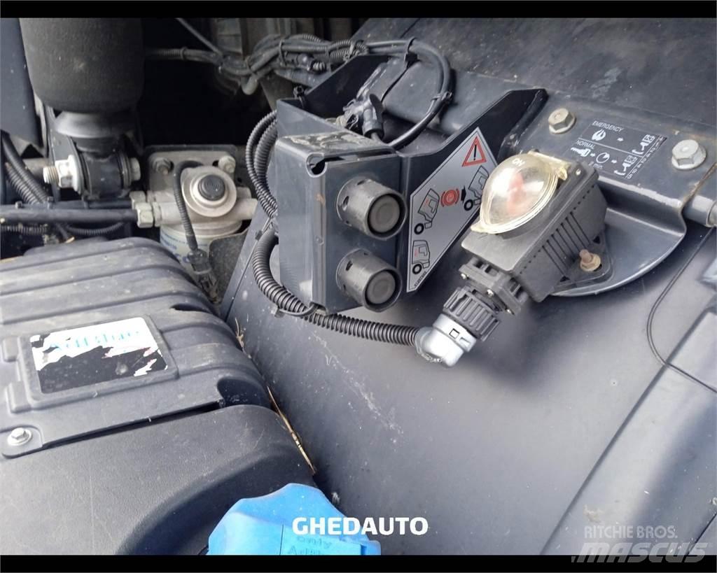 Iveco AS440S48 Furgons